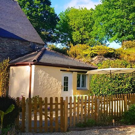 Le Vieux Moulin Gites - A Charming Stone Cottage With Garden View And Seasonal Pool Guégon Exteriör bild