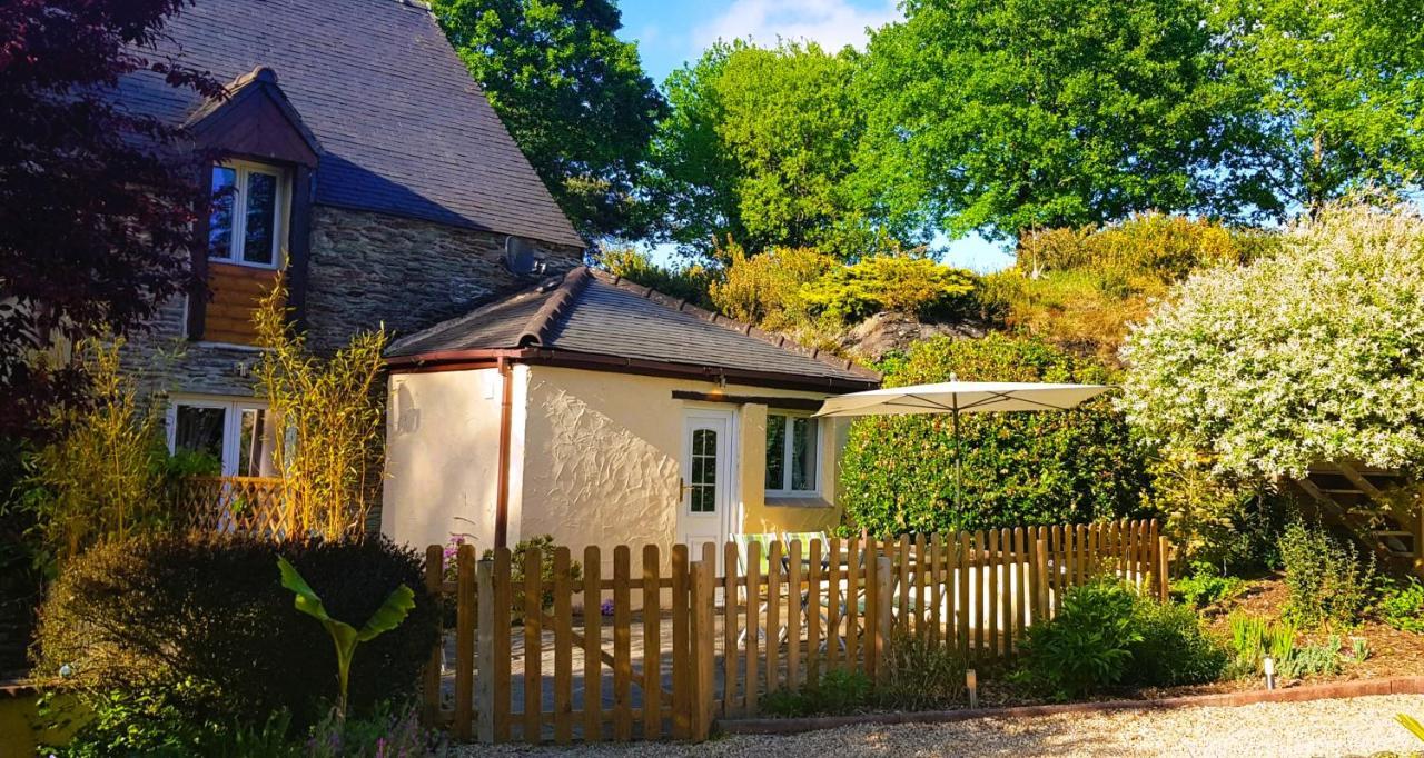 Le Vieux Moulin Gites - A Charming Stone Cottage With Garden View And Seasonal Pool Guégon Exteriör bild