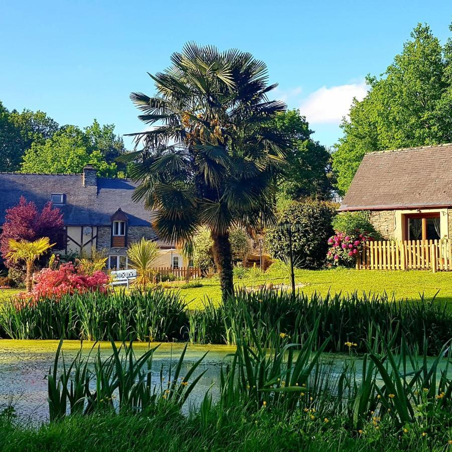 Le Vieux Moulin Gites - A Charming Stone Cottage With Garden View And Seasonal Pool Guégon Exteriör bild